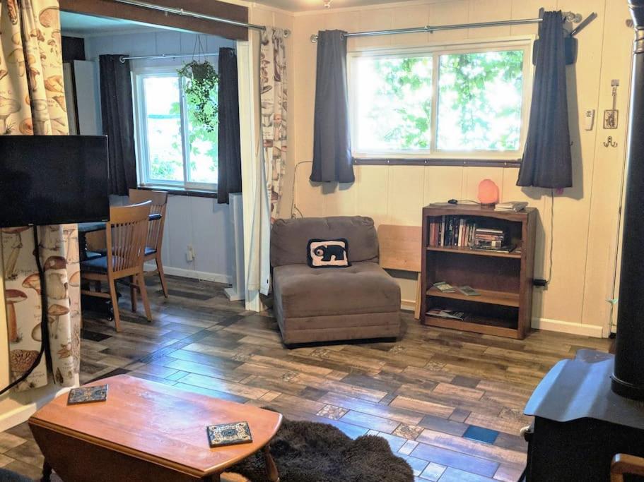 Sleeping Wolf Guest Houseオークハースト エクステリア 写真
